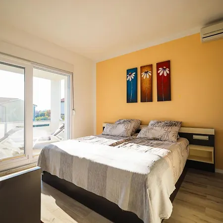 Apartment In Mit Balkon, Nahe Am