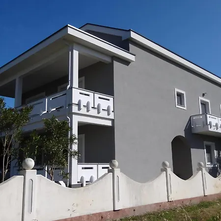 Apartment In Mit Balkon, Nahe Am