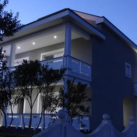 Apartment In Mit Balkon, Nahe Am